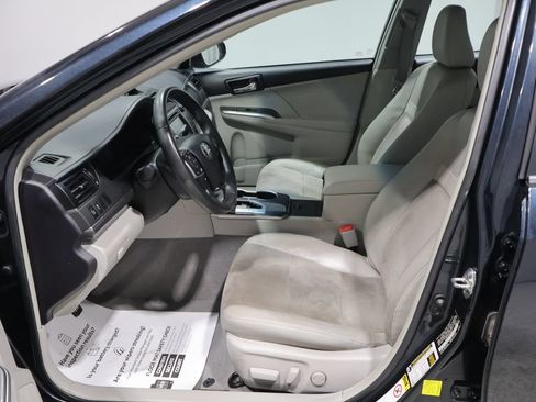 Used 2014 Toyota Camry XLE w/ Leather Package FWD image 11