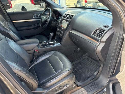 Used 2018 Ford Explorer XLT w/ Equipment Group 202A image 19