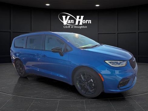 New 2026 Chrysler Pacifica Select w/ S Appearance Package image 40