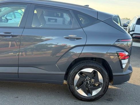 Used 2024 Hyundai Kona SEL FWD image 5