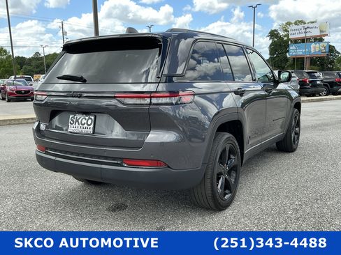 Used 2024 Jeep Grand Cherokee Altitude image 5