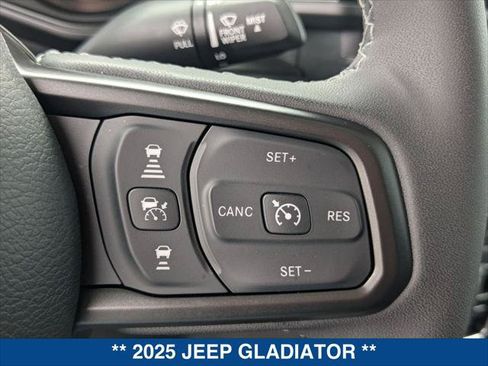 Used 2025 Jeep Gladiator Mojave w/ Convenience Group AWD/4WD image 15