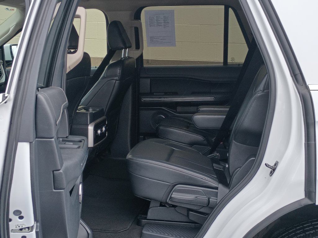 Used 2024 Ford Expedition XLT AWD/4WD image 16