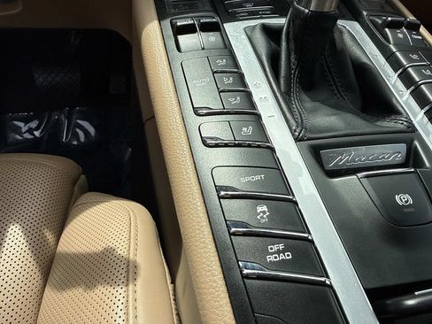 Used 2021 Porsche Macan AWD/4WD image 37