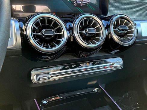 Used 2023 Mercedes-Benz GLB 250 image 14