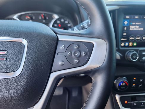 Used 2024 GMC Terrain SLT image 21