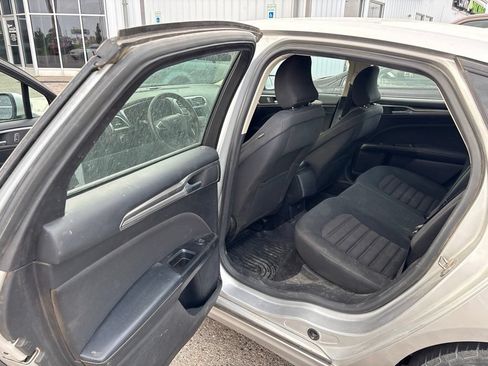 Used 2017 Ford Fusion SE FWD image 17