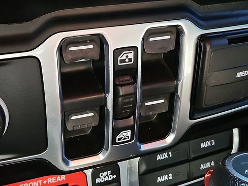 Used 2021 Jeep Gladiator Rubicon w/ Safety Group AWD/4WD image 16