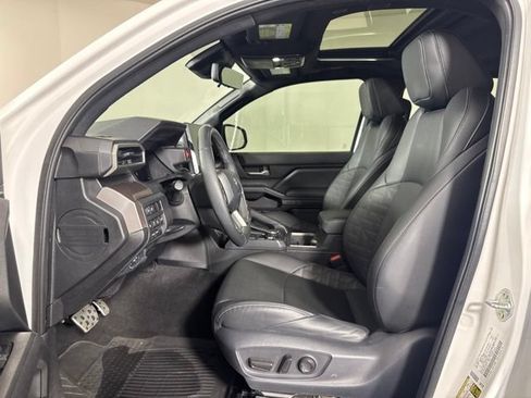 Used 2024 Toyota Tacoma TRD Sport w/ TRD Sport Premium Package AWD/4WD image 11