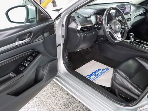 Used 2023 Nissan Altima 2.5 SL image 3