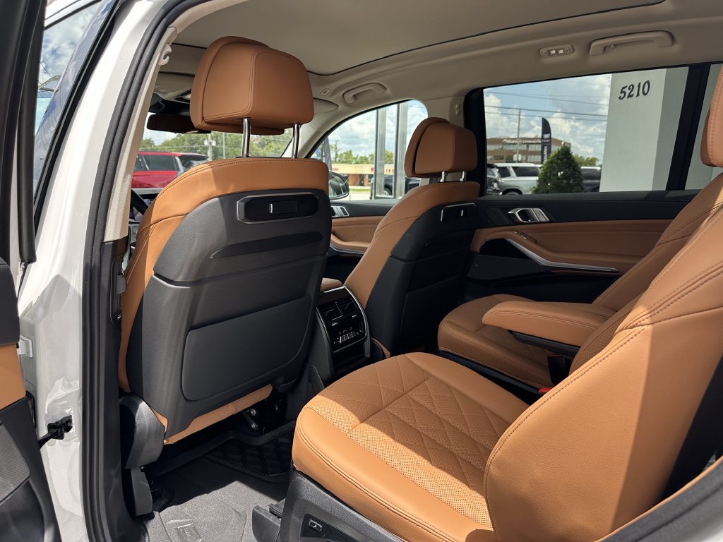 Used 2024 BMW X7 xDrive40i AWD/4WD image 19