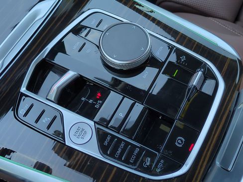 Certified 2026 BMW X7 xDrive40i w/ M Sport Package image 25