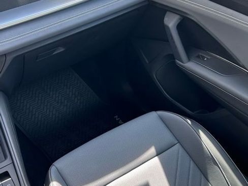 New 2026 Volkswagen Tiguan SE FWD image 12