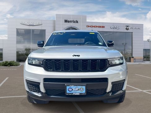 Used 2023 Jeep Grand Cherokee L Laredo AWD/4WD image 3