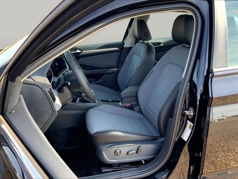 New 2026 Volkswagen Jetta SE FWD image 9