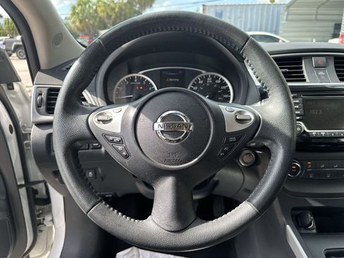 Used 2016 Nissan Sentra SV FWD image 11