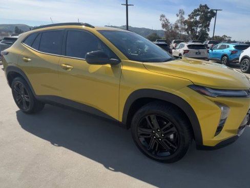 Used 2025 Chevrolet Trax ACTIV w/ Driver Confidence Package image 2