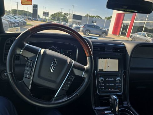 Used 2016 Lincoln Navigator L Reserve RWD image 14