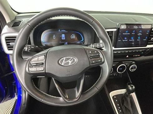 Used 2024 Hyundai Venue Limited FWD image 15