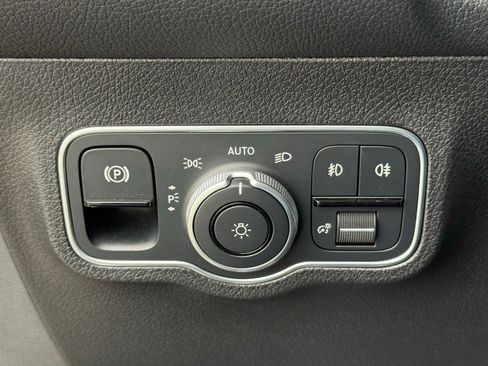 Used 2026 Mercedes-Benz GLB 250 image 27