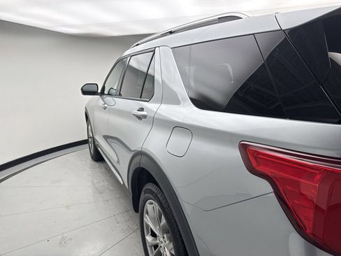 Used 2022 Ford Explorer Limited w/ Equipment Group 301A image 3