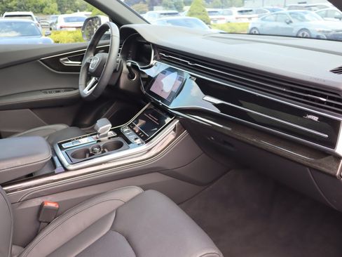 Used 2024 Audi Q8 Prestige w/ Prestige Package AWD/4WD image 21