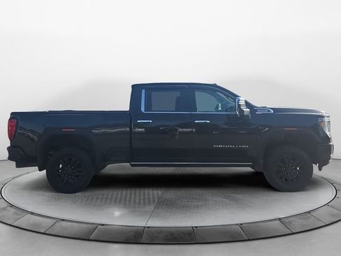 Used 2023 GMC Sierra 2500 Denali w/ Denali Black Diamond Edition AWD/4WD image 6