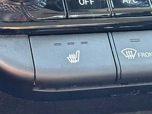 Used 2024 Hyundai Elantra Limited image 37