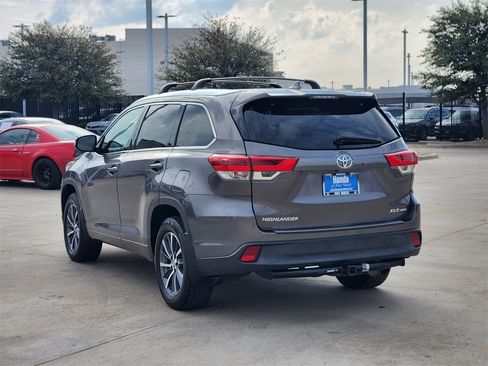 Used 2017 Toyota Highlander XLE image 7