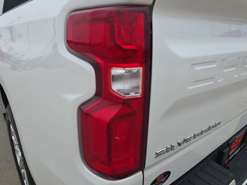 Used 2022 Chevrolet Silverado 1500 High Country w/ Technology Package AWD/4WD image 33