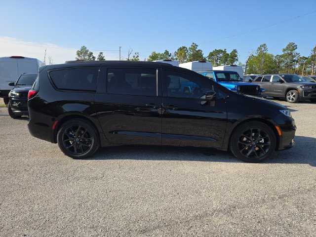 New 2026 Chrysler Pacifica Select w/ S Appearance Package FWD image 3