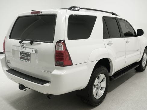 Used 2008 Toyota 4Runner SR5 AWD/4WD image 2