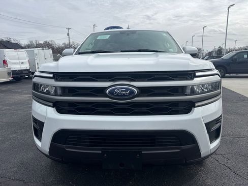 Used 2024 Ford Expedition Max XLT image 3