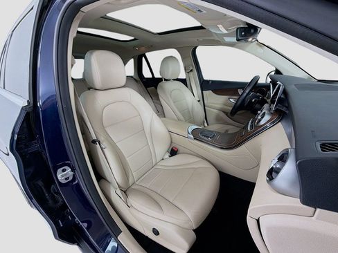 Used 2022 Mercedes-Benz GLC 300 4MATIC image 29