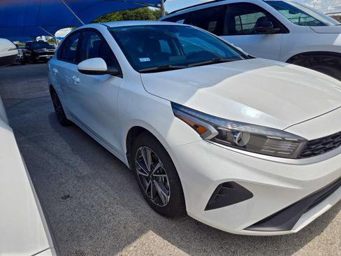 Used 2022 Kia Forte LXS FWD image 2