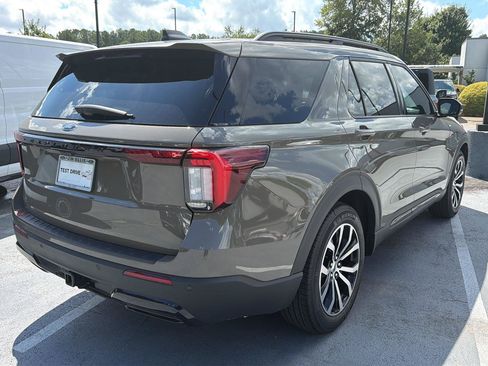 Used 2026 Ford Explorer ST-Line w/ Premium Package RWD image 2