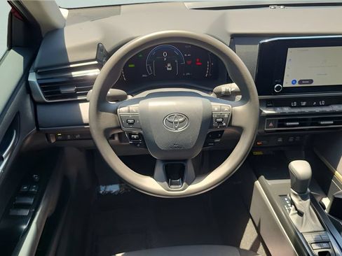 Used 2025 Toyota Camry LE w/ Convenience Package FWD image 11