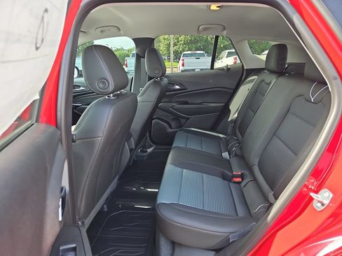 Used 2026 Chevrolet Trax LT w/ LT Convenience Package FWD image 16