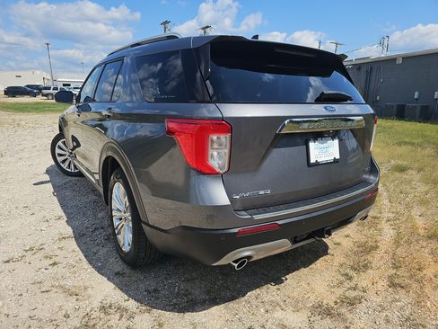 Used 2021 Ford Explorer Limited w/ Equipment Group 301A RWD image 6