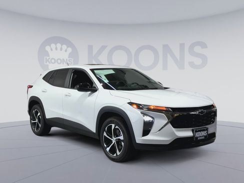 New 2026 Chevrolet Trax RS w/ Sunroof Package image 2