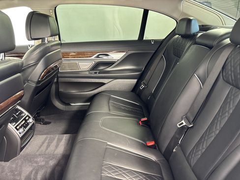 Used 2022 BMW 750i xDrive AWD/4WD image 23