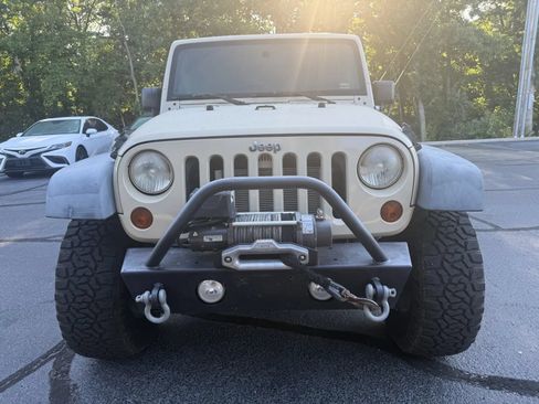 Used 2011 Jeep Wrangler Unlimited Rubicon w/ Connectivity Group AWD/4WD image 6