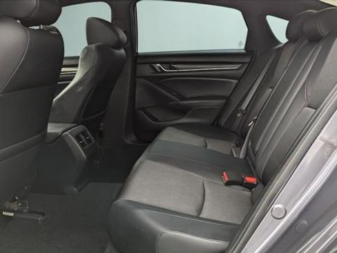 Used 2018 Honda Accord Sport image 17