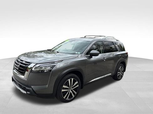 Used 2024 Nissan Pathfinder Platinum w/ Cargo Package AWD/4WD image 10