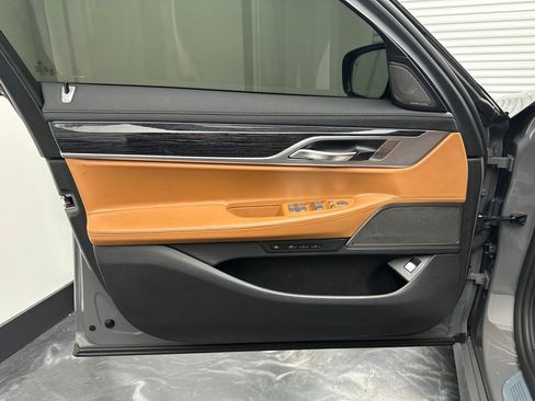 Used 2021 BMW 740i w/ M Sport Package RWD image 16