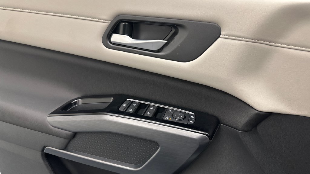New 2026 Nissan Pathfinder SL AWD/4WD image 17