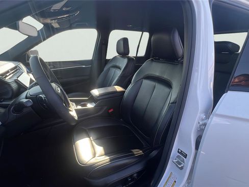 Certified 2024 Jeep Grand Cherokee Limited AWD/4WD image 11