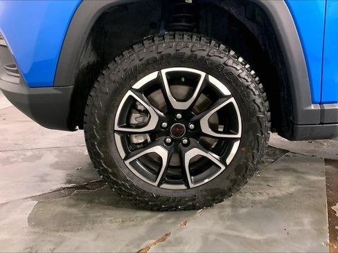 Used 2025 Jeep Compass Trailhawk AWD/4WD image 9