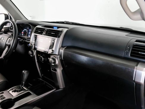 Used 2020 Toyota 4Runner SR5 Premium w/ Moonroof Package RWD image 11