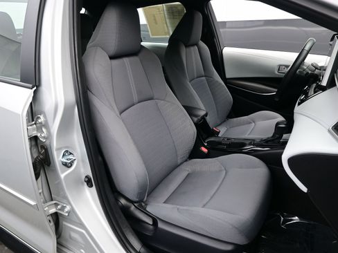 Used 2025 Toyota Corolla SE w/ SE Premium Package image 13